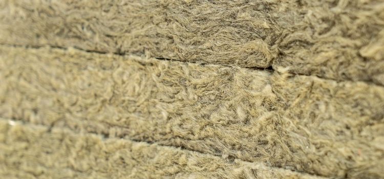 Rockwool hőszigetelés táblás kőzetgyapot rakatban Rockwool hőszigetelés vastag táblás kőzetgyapot rétegek egymásra halmozva